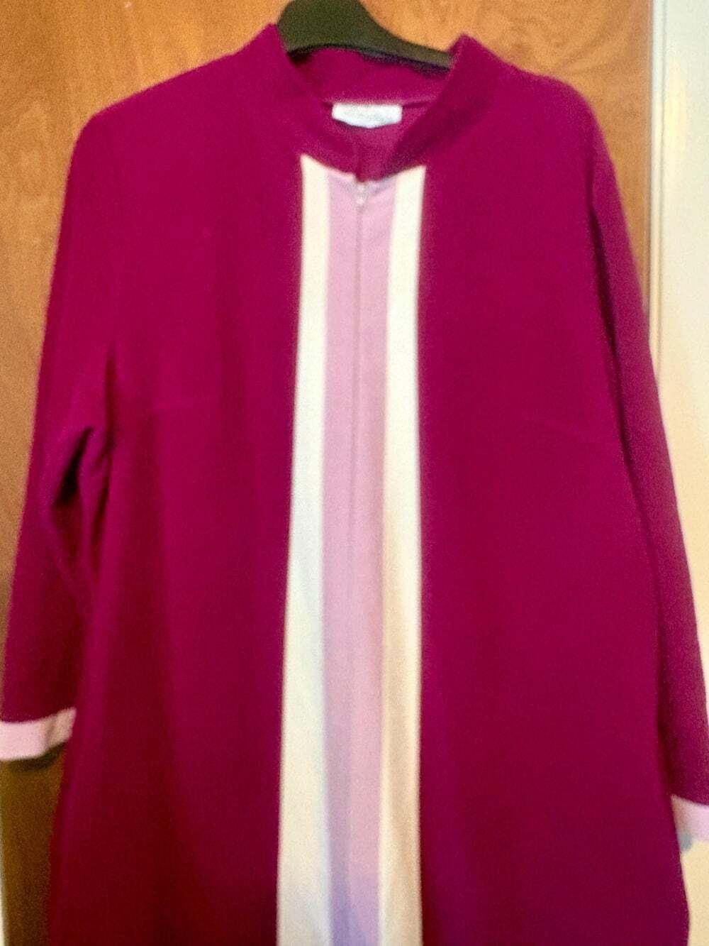 Vintage Vicki Wayne Zip Front Robe | Magenta Velour Housecoat with Lavender & Cr